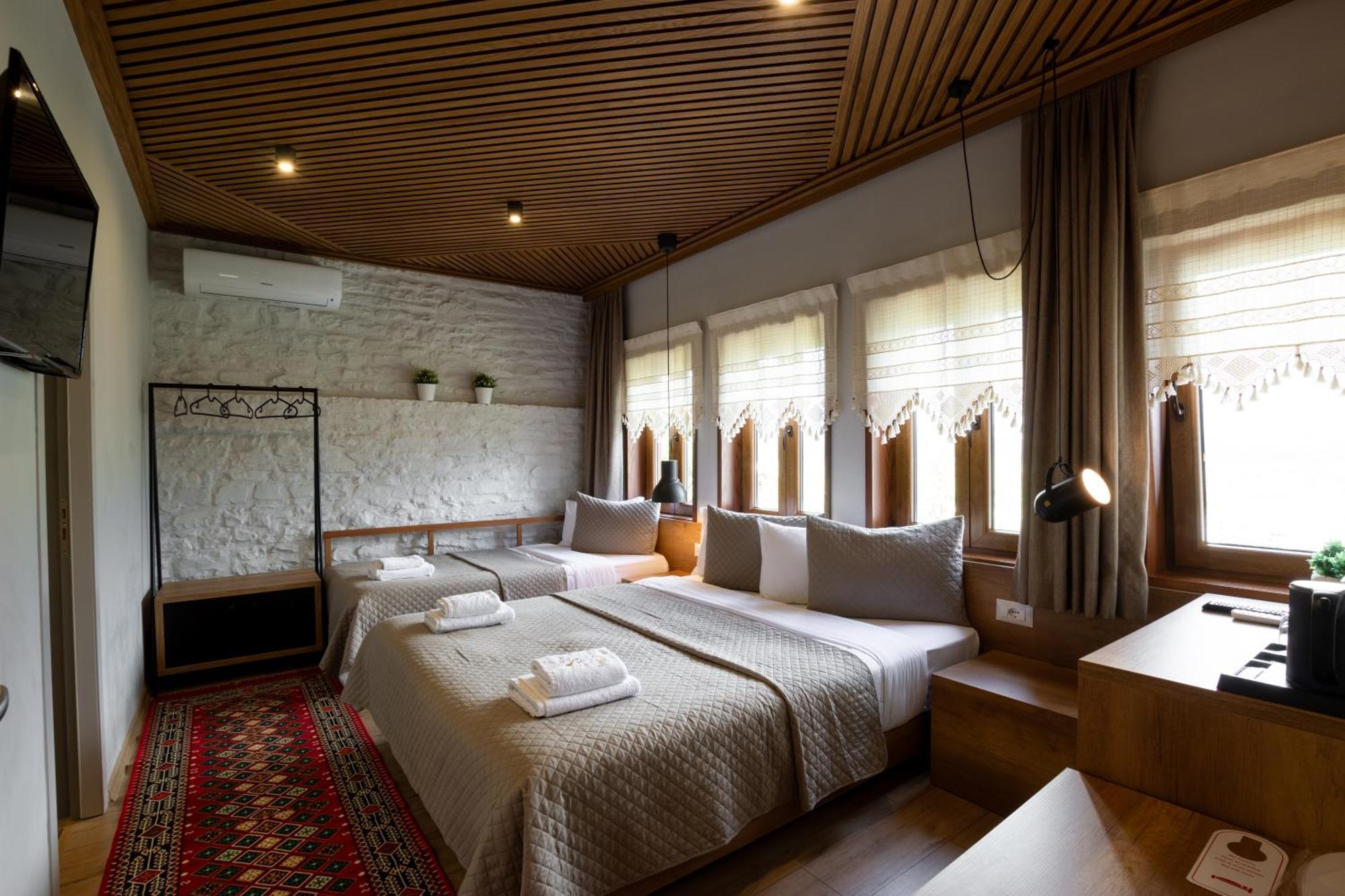 The Stone Sky Hotel Гирокастра Экстерьер фото