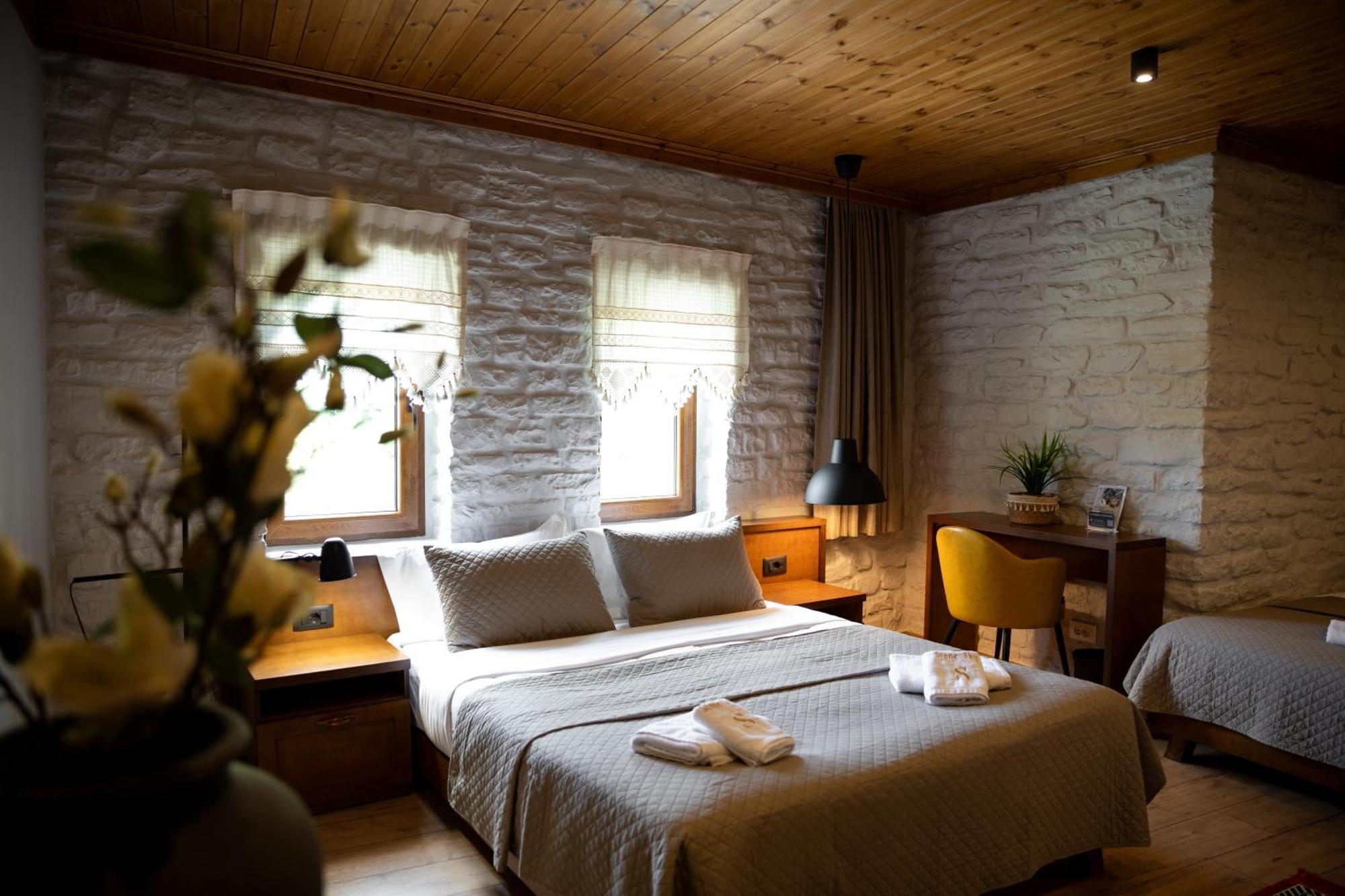 The Stone Sky Hotel Гирокастра Экстерьер фото