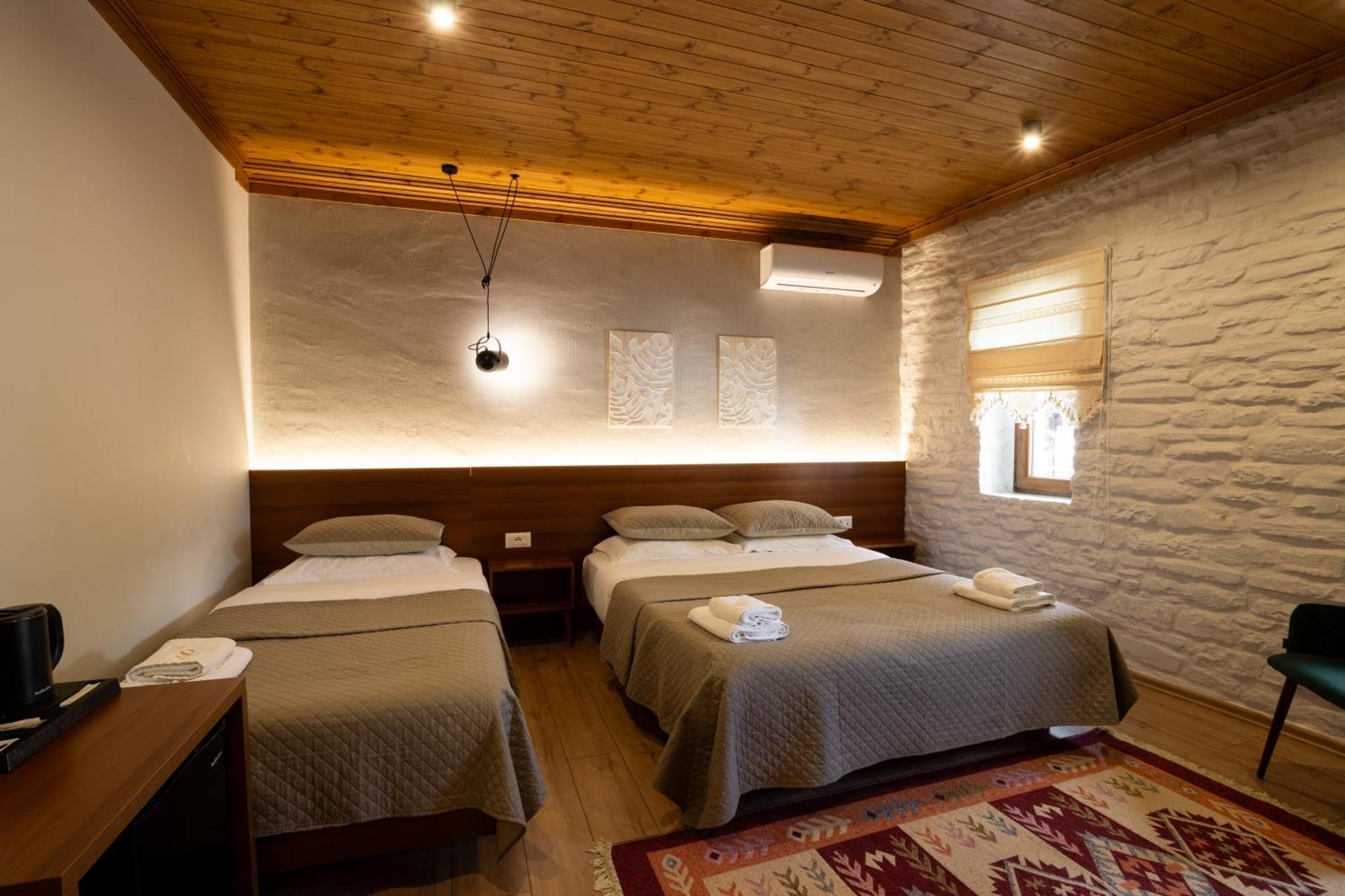 The Stone Sky Hotel Гирокастра Экстерьер фото