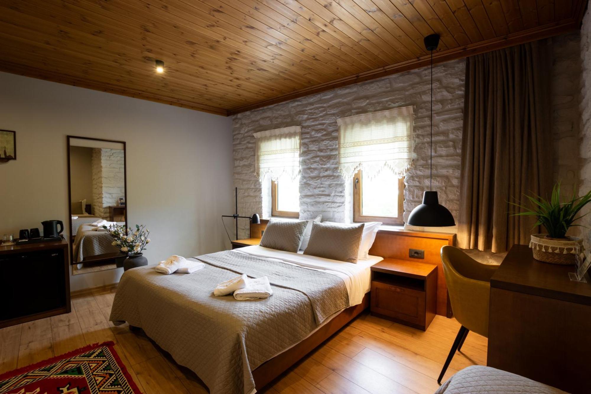 The Stone Sky Hotel Гирокастра Экстерьер фото